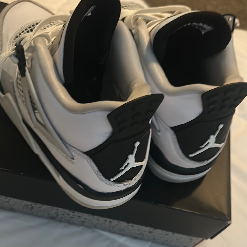 Air Jordan 4 Retro White and Gray Sneakers - Picture 4 of 7